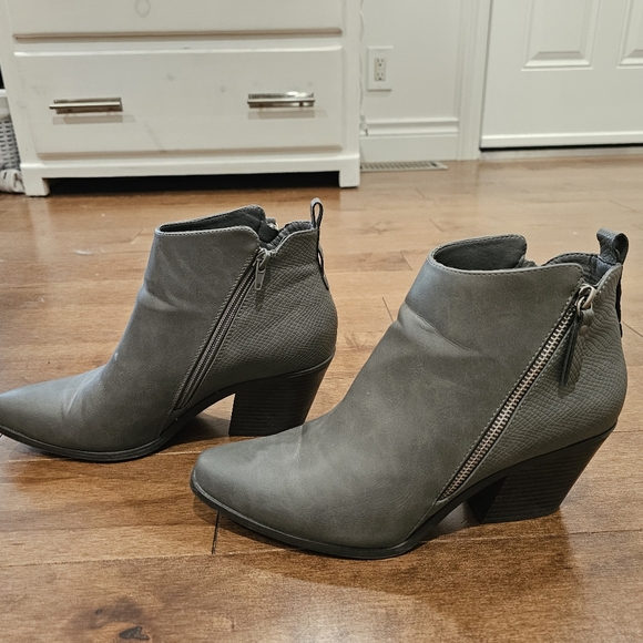 Gray ankle boots 2.5" heel zipper size 10 western style - Picture 3 of 9